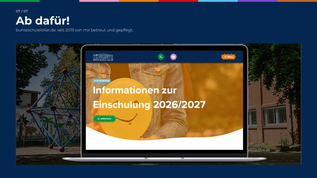 Schritt 7, Ab dafür: die Webseite der Bunten Schule Lollar auf dem Laptop vor dem Schulhof